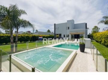 Casa · 186m² · 6 Ambientes · 2 Cocheras · Venta Casa Aires del Llano Moderna y Confortable