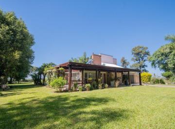 Casa · 304m² · 4 Ambientes · 2 Cocheras · Venta de Casa Premium Terren0 7118 m² Sauce Viejo