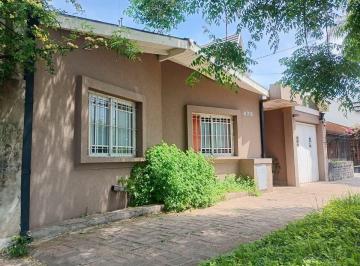 Casa · 125m² · 5 Ambientes · 1 Cochera · Casa 5 Ambientes Pileta Venta Villa Luzuriaga