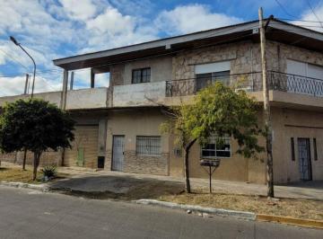 Casa · 464m² · 4 Ambientes · 1 Cochera · Venta Block Laferrere Tres Locales Mas PH 4 Amb