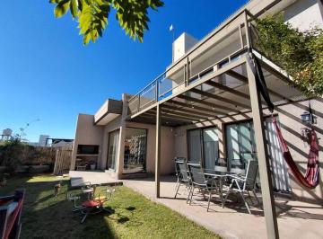 Casa · 160m² · 5 Ambientes · 1 Cochera · Casa en Venta La Yaya El Challao Mendoza