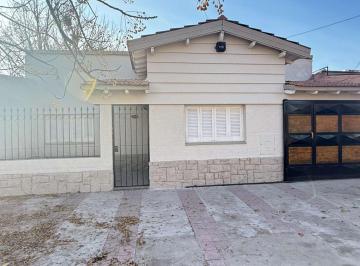 Casa · 140m² · 3 Ambientes · 2 Cocheras · Casa en Venta 3 Dorm. con Piscina en Dorrego