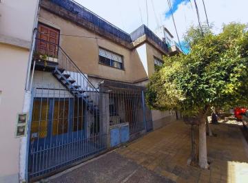 Casa · 143m² · 6 Ambientes · 1 Cochera · Venta Casa Multifamiliar con Patio, San Justo