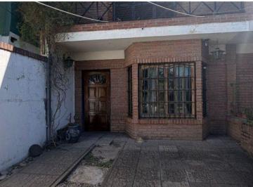 Casa · 113m² · 4 Ambientes · 1 Cochera · Venta Duplex 4 Amb en Villa Luzuriaga con Cochera