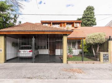 Casa · 142m² · 5 Ambientes · 1 Cochera · Venta Casa 5 Ambientes Cochera Quincho Adrogue