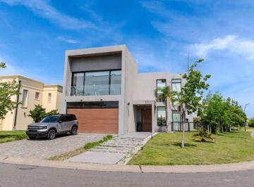 Casa · 277m² · 4 Ambientes · 2 Cocheras · Casa en Venta 4 Ambientes Araucarias Puertos