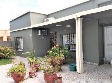 Casa · 70m² · 3 Ambientes · 2 Cocheras · Venta Casa 3 Ambientes, Cochera y Parque - Quilmes