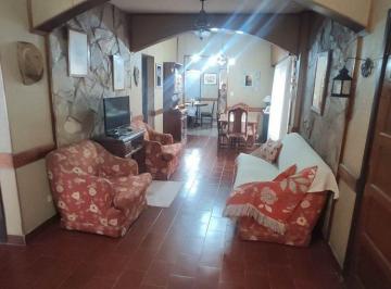Casa · 155m² · 4 Ambientes · 1 Cochera · Venta Sarandi Casa 3 Habitaciones Cochera y Jardin