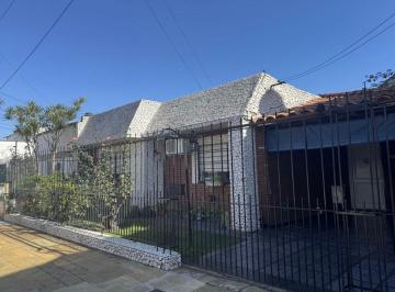 Casa · 63m² · 3 Ambientes · 1 Cochera · Venta de Casa en Sarandi 3 Ambientes con Garage