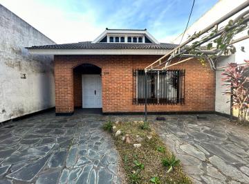 Casa · 203m² · 5 Ambientes · 2 Cocheras · Casa 5 Ambientes Venta en Luis Guillón con Parque
