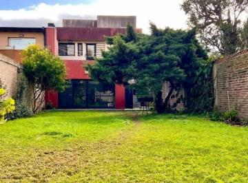 Casa · 180m² · 6 Ambientes · 1 Cochera · Casa de 6 Ambientes Garage Quincho Jardin Quilmes