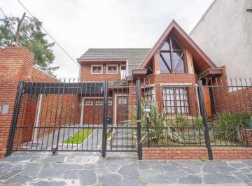 Casa · 237m² · 5 Ambientes · 1 Cochera · Oportunidad Casa C/ Jardin Quincho Bernal Quilmes