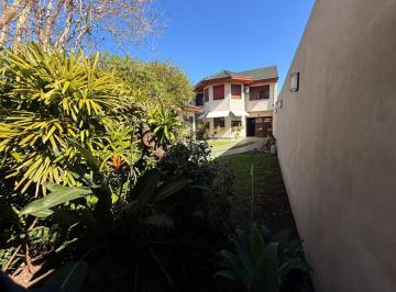 Casa · 237m² · 5 Ambientes · 1 Cochera · Oportunidad Casa C/ Jardin Quincho Bernal Quilmes