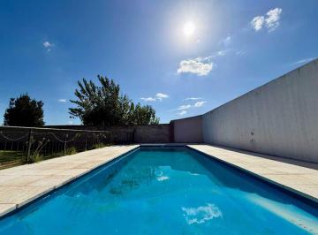 Quinta vacacional · 80m² · 2 Dormitorios · 1 Cochera · Venta Quinta con Pileta y Parrilla Gral. Rodriguez