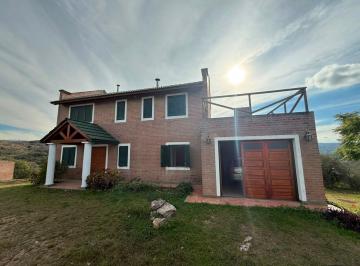 Casa · 450m² · 6 Ambientes · 1 Cochera · Venta Casa en Flor Serrana Apta Credito.
