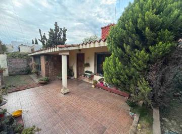 Casa · 115m² · 4 Ambientes · Casa en Venta con Gran Lote en Villa Celina