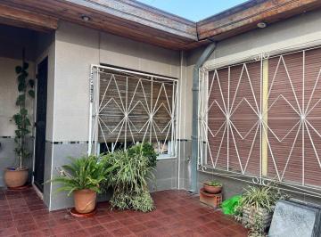 Casa · 150m² · 4 Ambientes · 3 Cocheras · Casa Venta R. Castillo 4 Amb Patio/cochera/quincho