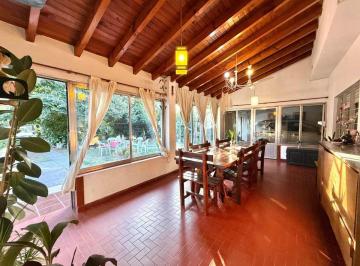 Casa · 140m² · 4 Ambientes · 1 Cochera · Casa Quinta Venta Paso del Rey Parque