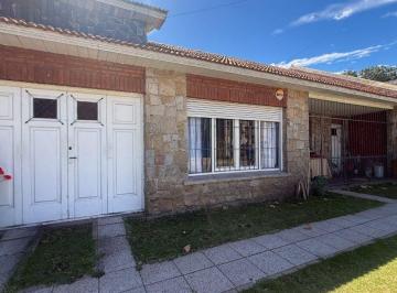 Casa · 116m² · 3 Ambientes · 1 Cochera · Venta Casa 3 Ambientes en Las Avs con Jardín