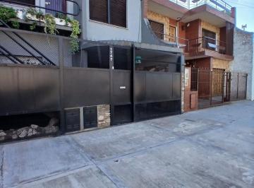 PH · 104m² · 5 Ambientes · 1 Cochera · Venta PH Caseros 5 Amb, Garage / Patio / Galpon