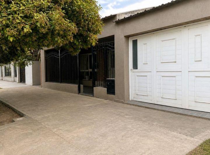 Casa · 220m² · 3 Ambientes · 2 Cocheras