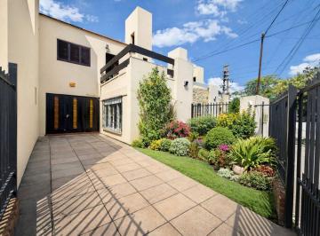 Casa · 91m² · 4 Ambientes · 2 Cocheras · Venta Dúplex 4amb Jardin 2cocheras - A. Credito - Merlo