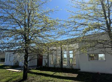Casa · 230m² · 5 Ambientes · 3 Cocheras · Venta Casa 5 Ambientes Comarca de Lujan