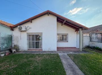Casa · 79m² · 4 Ambientes · 1 Cochera · Casa en Venta La Plata