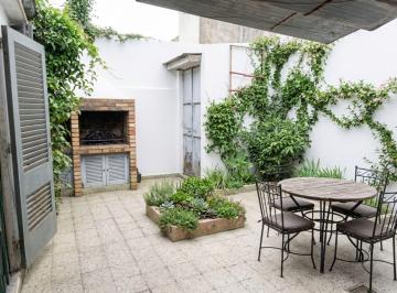 Casa · 106m² · 4 Ambientes · Casa en Venta Patio y Parrilla en La Plata 4 Amb