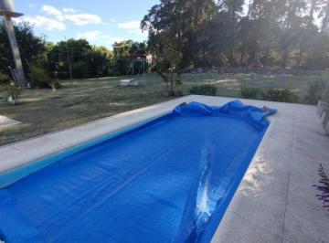 Quinta vacacional · 130m² · 3 Dormitorios · 2 Cocheras · Venta Casa Quinta con Pileta en Florencio Varela