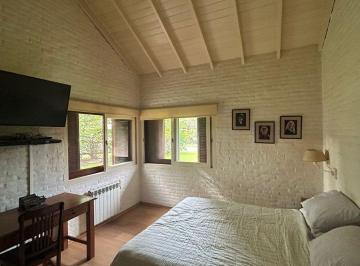 Casa · 254m² · 4 Ambientes · Casa en Venta - Country Village Golf & Tenis Club.