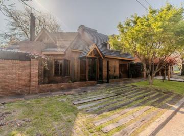 Casa · 166m² · 4 Ambientes · 1 Cochera · Venta Excelente Casa en Esquina en Ciudad Jardin