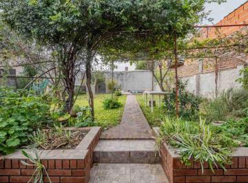 Casa · 158m² · 6 Ambientes · 1 Cochera · Venta Casa de 5 Ambientes con Parque - Merlo