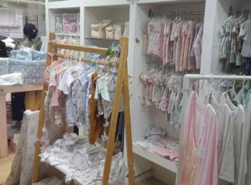 Fondo de comercio · 33m² · Venta de Fondo de Comercio Indumentaria Para Bebe