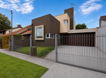 Casa · 165m² · 3 Ambientes · 1 Cochera · Casa con Pileta y Quincho Colinas de Peralta Ramos