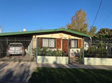 Casa · 125m² · 4 Ambientes · 2 Cocheras · Casa con Jardin en 3 de Febrero