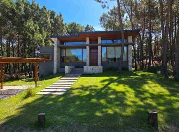 Casa · 170m² · 4 Ambientes · 1 Cochera · Venta Casa Villa Robles 4 Ambientes