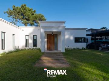 Casa · 234m² · 4 Ambientes · 1 Cochera · Venta Casa en Pinamar Barrio Alamos