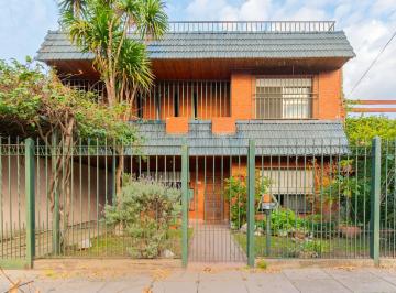 Casa · 191m² · 4 Ambientes · 1 Cochera · Casa 4 Ambientes en Venta El Palomar con Pileta
