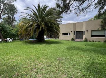 Quinta vacacional · 70m² · 3 Dormitorios · 1 Cochera · Venta Casa con Pileta Campana Pba