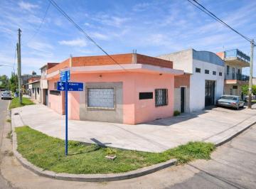 Casa · 240m² · 5 Ambientes · 1 Cochera · Venta Casa con Loft y Galpon Isidro Casanova