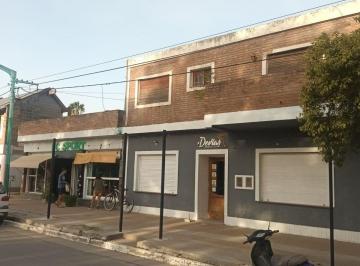 Casa · 400m² · 8 Ambientes · 2 Cocheras · Venta de Casa y Locales Comerciales en La Para