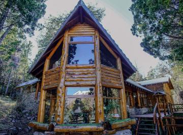 Casa · 200m² · 5 Ambientes · 2 Cocheras · Casa en Venta Suyai Bariloche 3400 m² de Lote