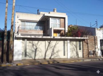 Casa · 450m² · 4 Ambientes · 2 Cocheras · Venta Casa 5 Amb Pileta Quincho Ascensor Quilmes