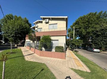 Casa · 205m² · 5 Ambientes · 1 Cochera · Casa 5 Ambientes Venta Llavallol Lomas de Zamora