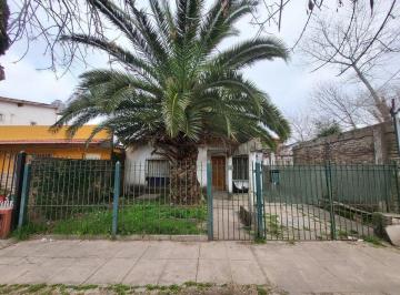 Casa · 50m² · 3 Ambientes · 1 Cochera · Casa 3 Ambientes en Venta en Glew a Refaccionar