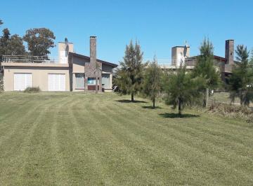 Quinta vacacional · 106m² · 3 Dormitorios · 1 Cochera · Casa Quinta con Arroyo Privado, Vista Laguna Lobos