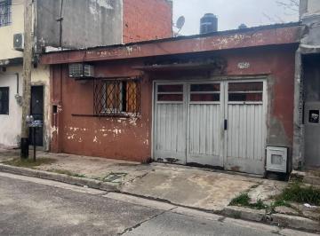 Casa · 100m² · 2 Ambientes · Venta Casa 3 Ambientes Lanus Oeste a Reciclar
