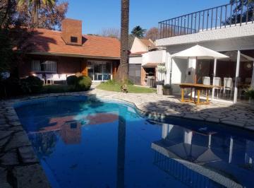 Casa · 350m² · 4 Ambientes · 2 Cocheras · Casa 4 Ambientes Venta Adrogue Pileta Quincho Coch