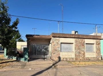 Casa · 84m² · 5 Ambientes · 1 Cochera · Venta Casa Dos Dorm. y Cochera Arroyo Seco